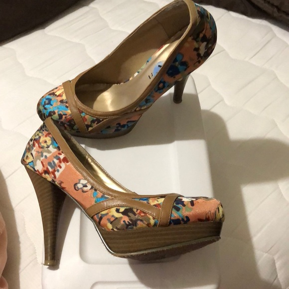 Shoes 👠 - Picture 2 of 2